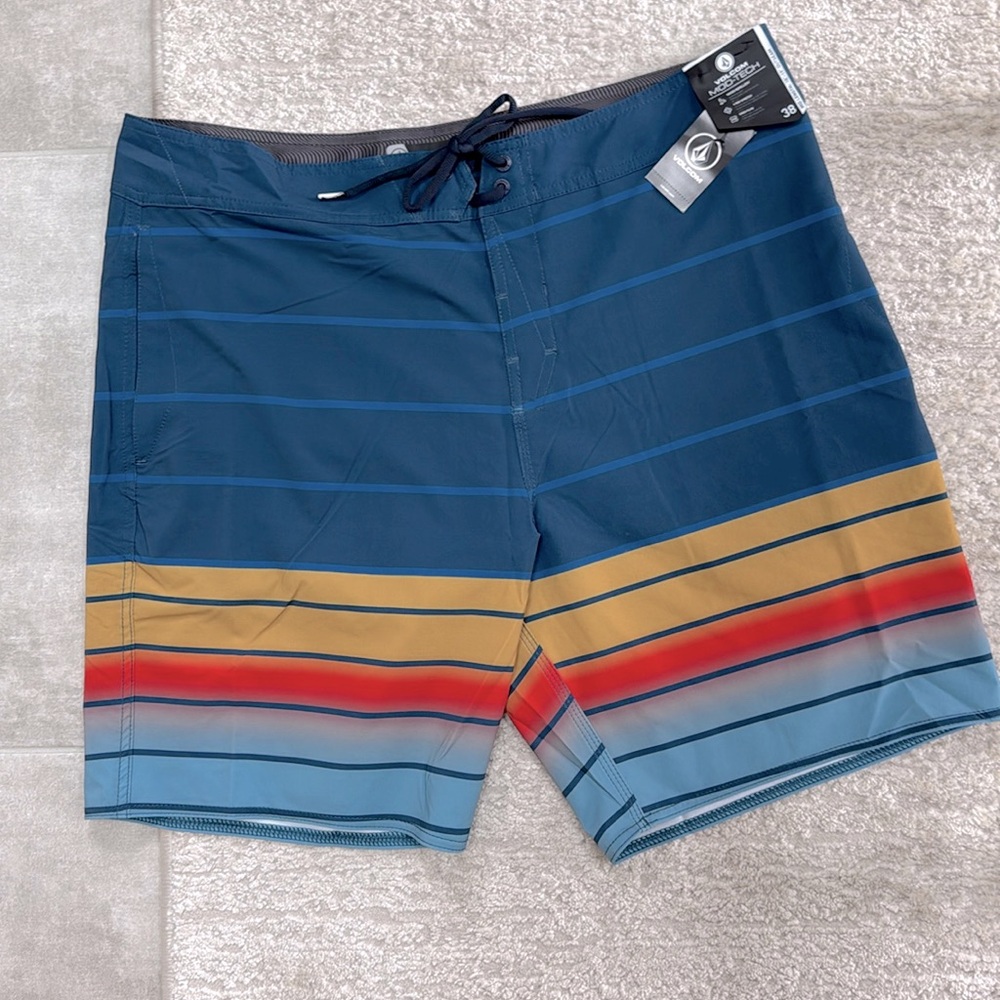NWT VOLCOM Quarta Fade Mod Boardshorts- Deep Blue - Size 38- Brand New